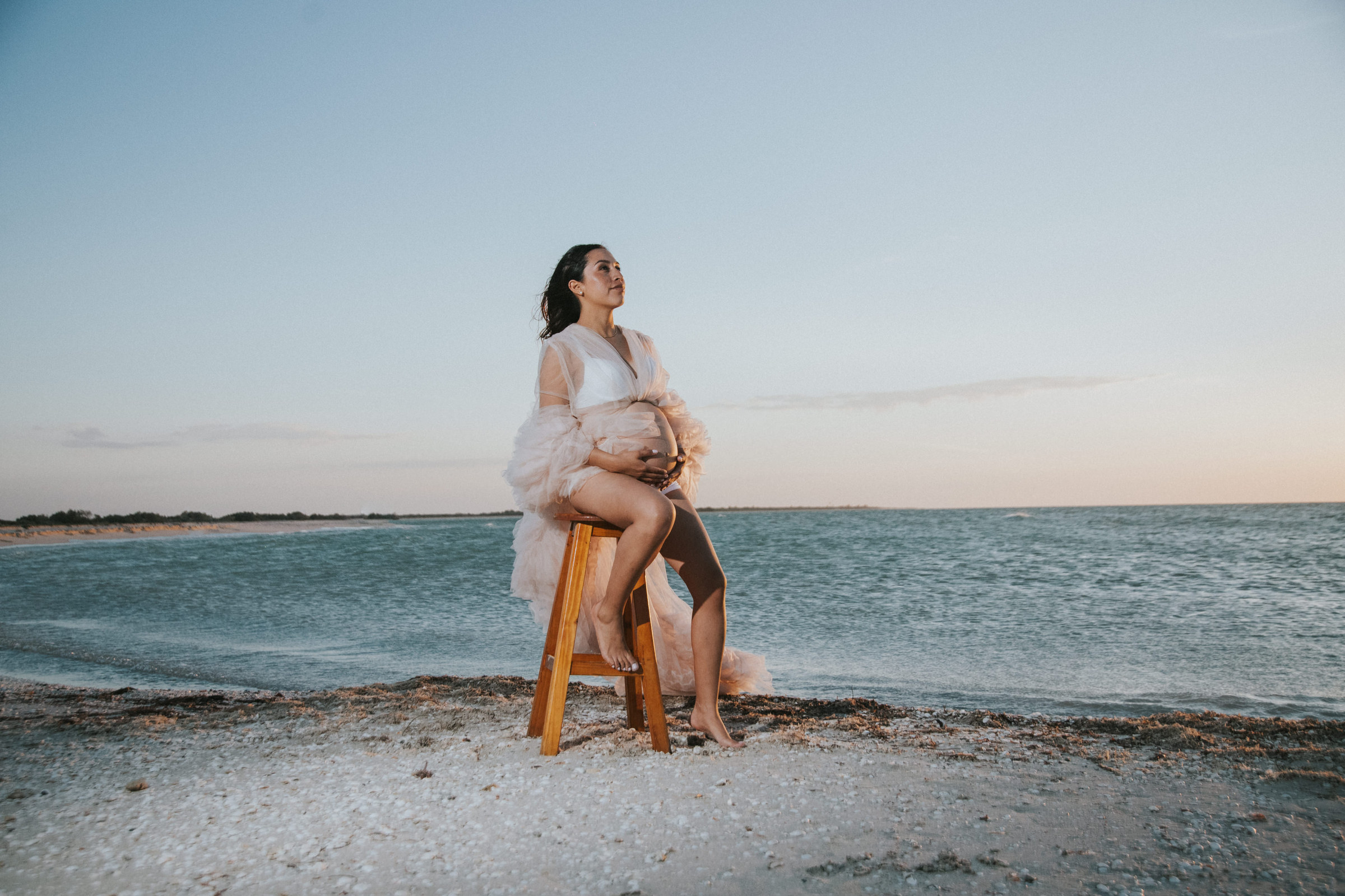 Sesión de maternidad en la playa